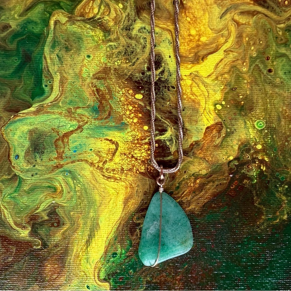 Vintage  Jade Pendant Necklace with gold tone braided 11.5 inch chain